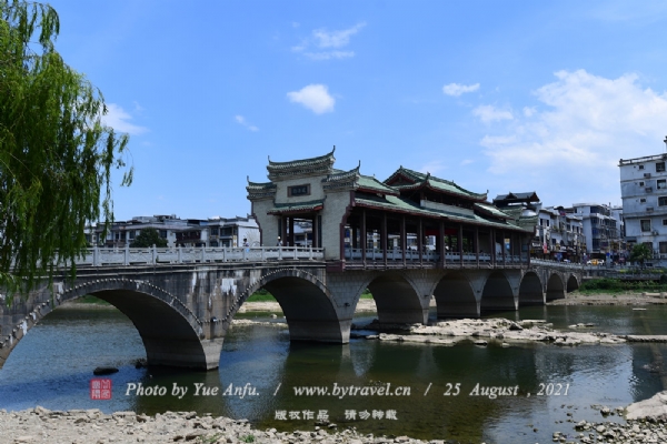 富川瑶乡风雨桥