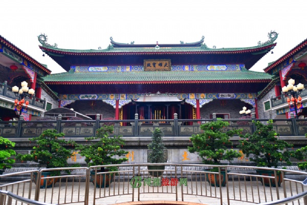 觉妙净院始建于1852年（即咸丰二年）。原为李姓祖屋，建筑面积约160平方米之民房。该院原名“胜乐庵”，到解放时听说已经历六任住持，由于60年代因残破而毁坏。后由于1986年至1990年间有港澳华侨及内地善信鼎力集资在原地重建。又由于1997年经上级批准扩建了讲经堂，释家殿堂，观音阁、地藏殿、祖堂、功德堂等。至今建筑占地约6000平方米，建筑面积3000平方米。